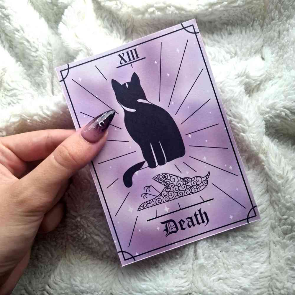 EvyHandmadeDesign - Death Cat Tarot No.13 Gerahmter Druck - Lila/Schwarz